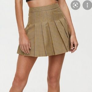 Aritzia Sunday Best Olive skirt size 00 XS yellow black pleated check plaid mini